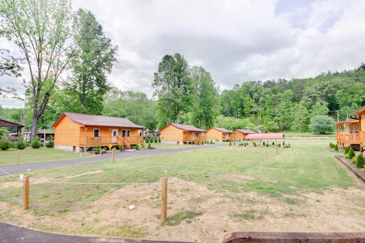 Bears Den Cabin With Porch About 5 Mi To Bryson City! エクステリア 写真