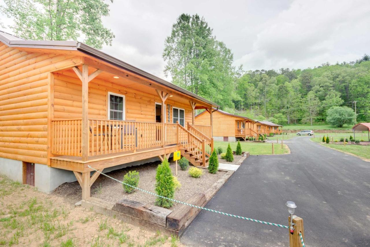 Bears Den Cabin With Porch About 5 Mi To Bryson City! エクステリア 写真
