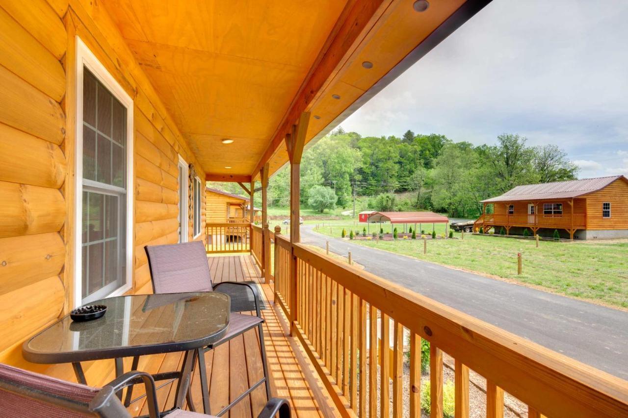 Bears Den Cabin With Porch About 5 Mi To Bryson City! エクステリア 写真