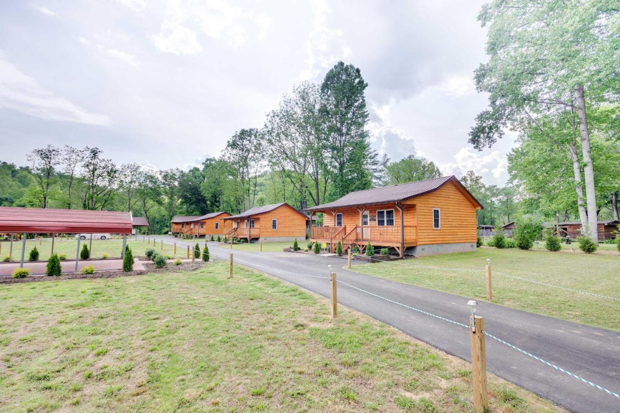 Bears Den Cabin With Porch About 5 Mi To Bryson City! エクステリア 写真