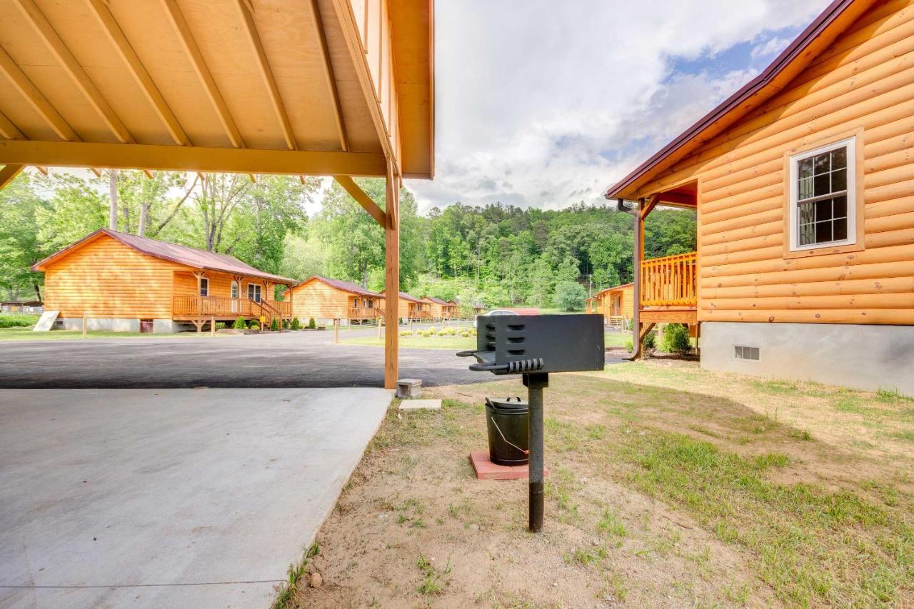 Bears Den Cabin With Porch About 5 Mi To Bryson City! エクステリア 写真